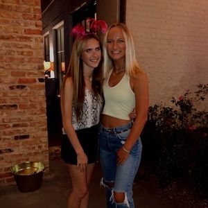 Meet your Posher, Abbey